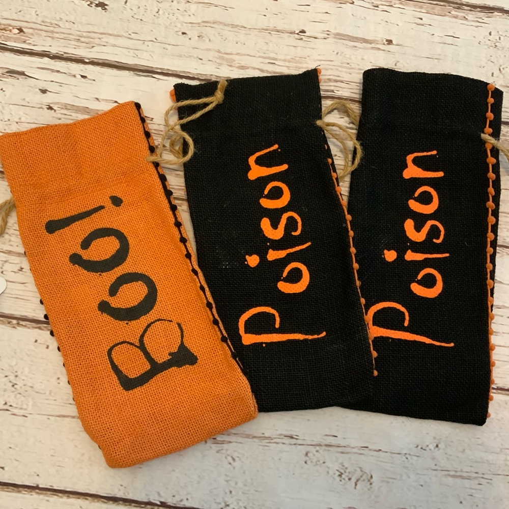 NWT Mud Pie Halloween Wine Bags BOO & POISON Set -‎ Hostess Gift Boo Basket